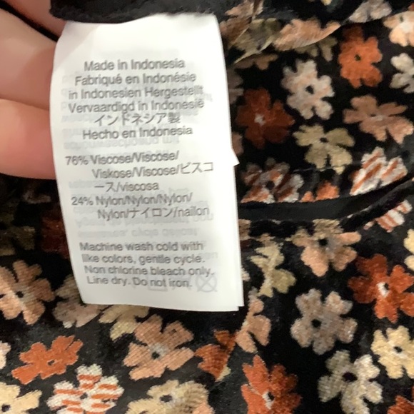 Madewell Velvet Tulip-Sleeve Ruffle Top in Petite Blooms D7 - Picture 11 of 11